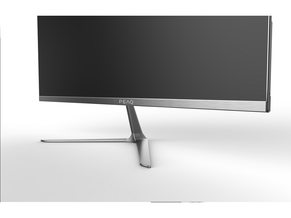 Un monitor de computadora con un soporte plateado. La pantalla es negra y el soporte tiene un diseño único.