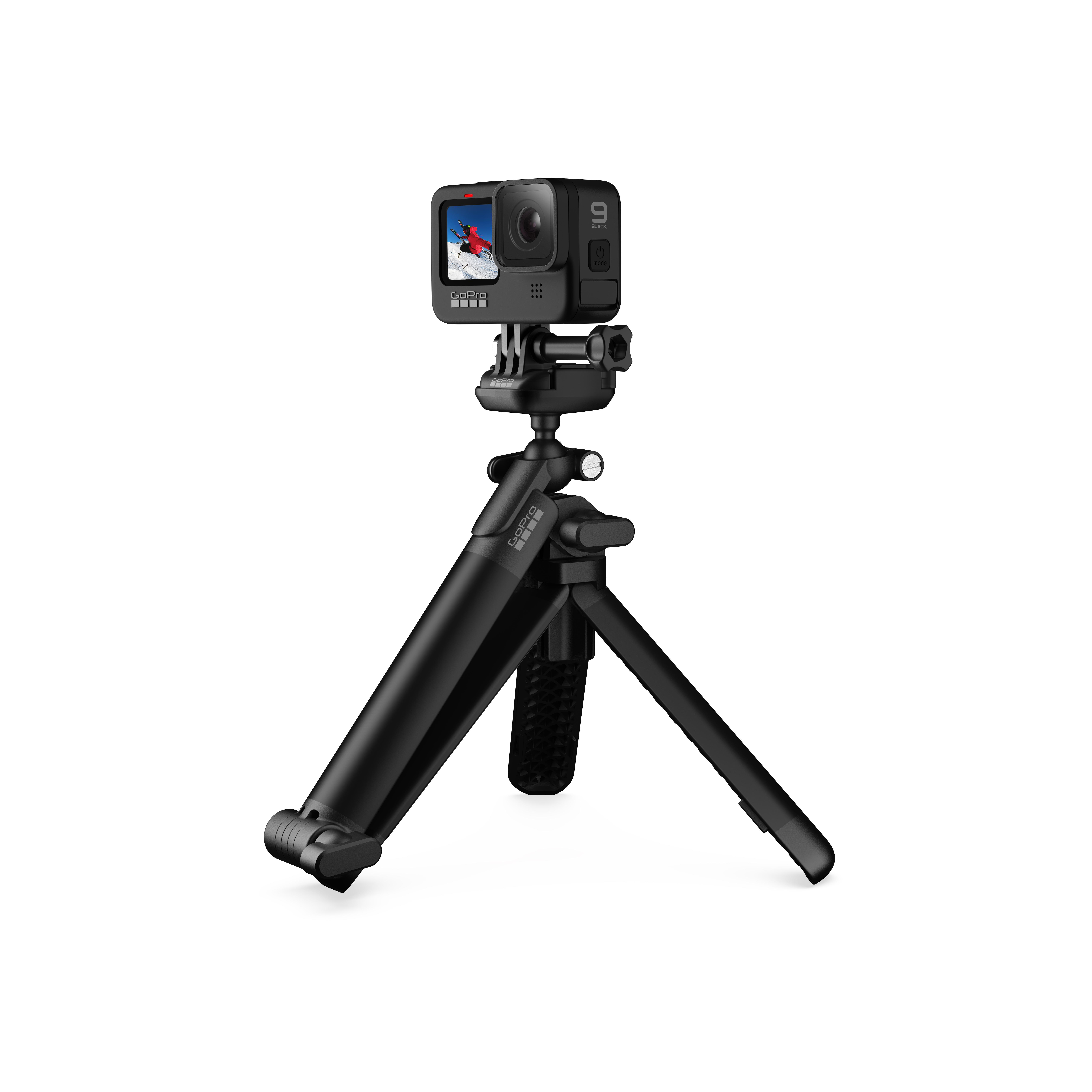 Schwarze GoPro-Kamera auf einem schwarzen Stativ. Das Stativ ist offen und stabil vor weißem Hintergrund.