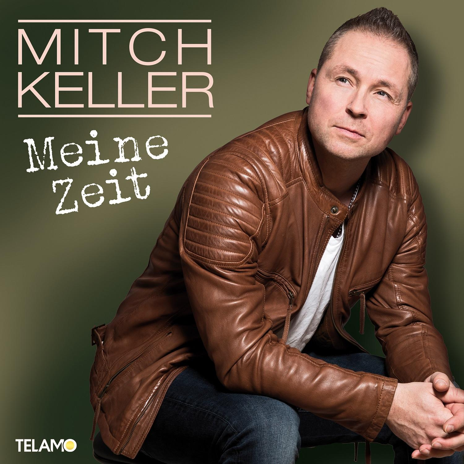 Mann in brauner Jacke. Das Albumcover sagt 'Meine Zeit'. Der Hintergrund ist grün.