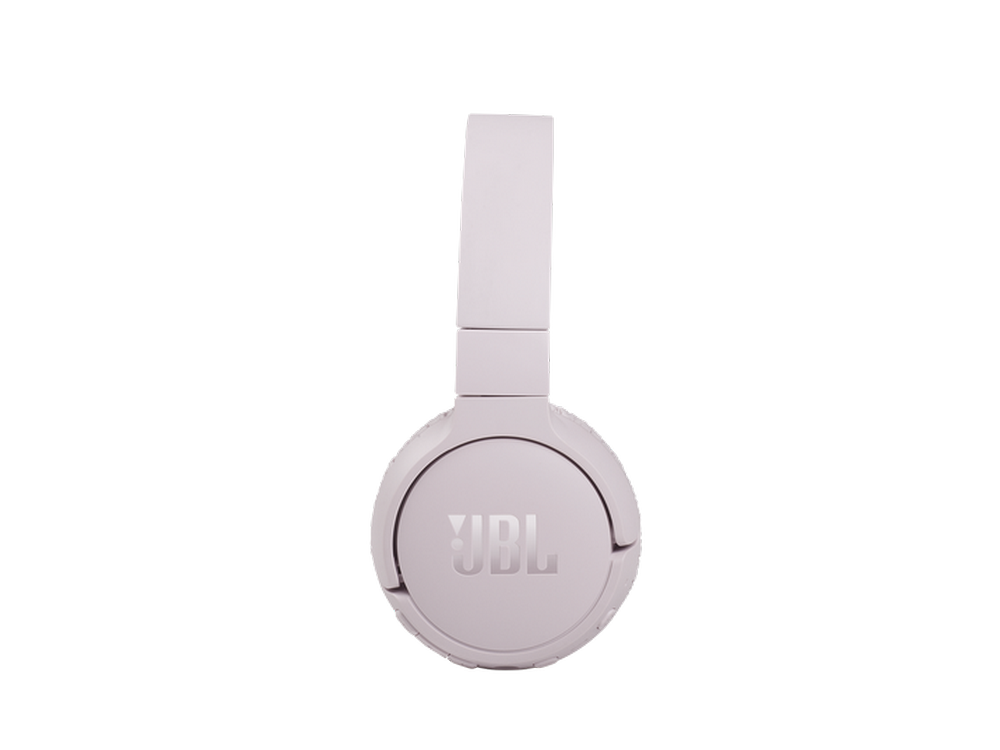 Auriculares JBL de color morado claro, mirando hacia adelante, contra un fondo blanco.