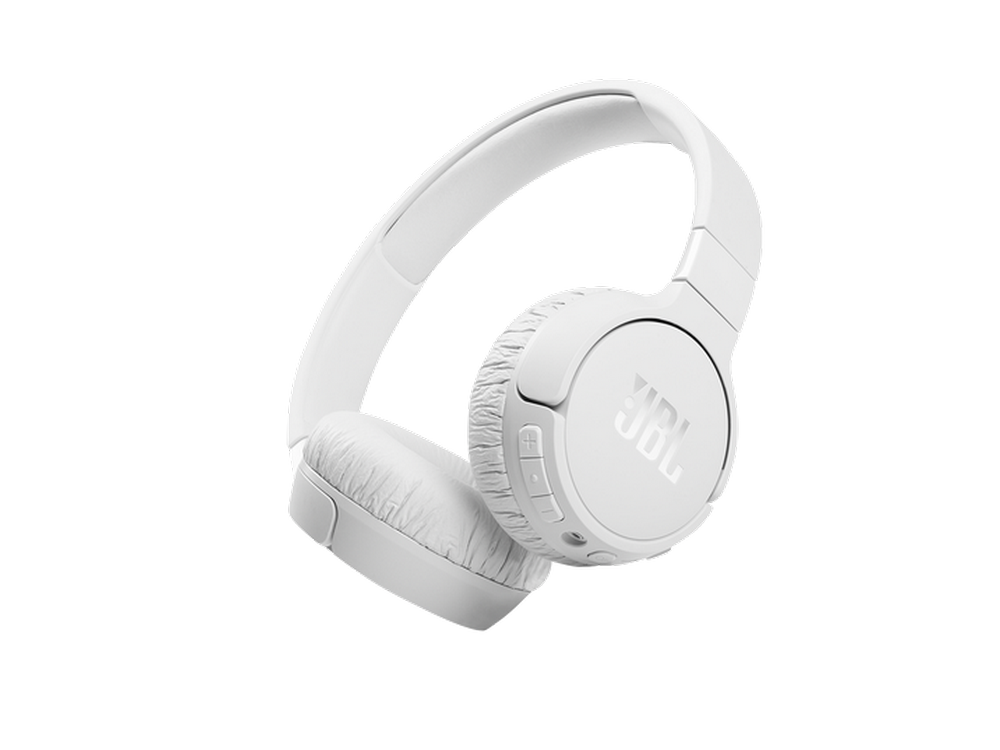 Auriculares JBL blancos. Se ven los auriculares y la diadema. Logotipo de JBL en el auricular.
