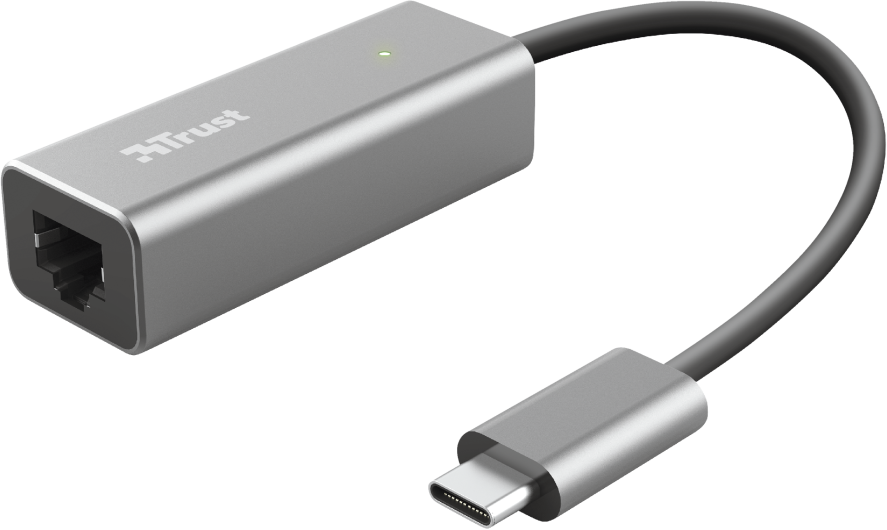 Ezüst Trust USB-C–Ethernet adapter. Van rajta egy RJ45 port és egy USB-C csatlakozó, sötétszürke kábellel összekötve.