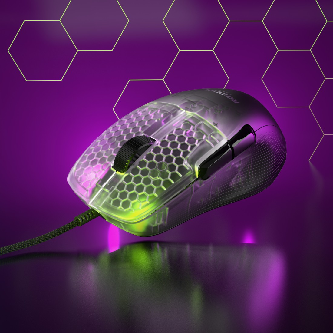 Gaming-Maus mit Wabenmuster. Mit schwarzem Kabel und schwarzem Scrollrad.