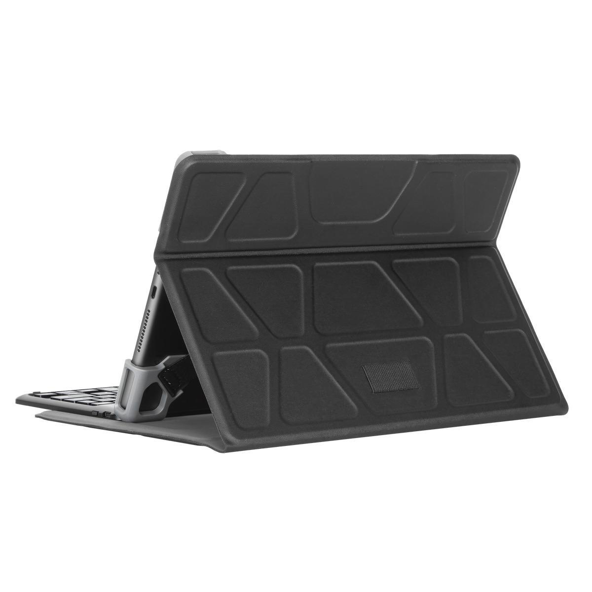 Schwarze Tablet-Hülle mit Tastatur, auf weißer Oberfläche.