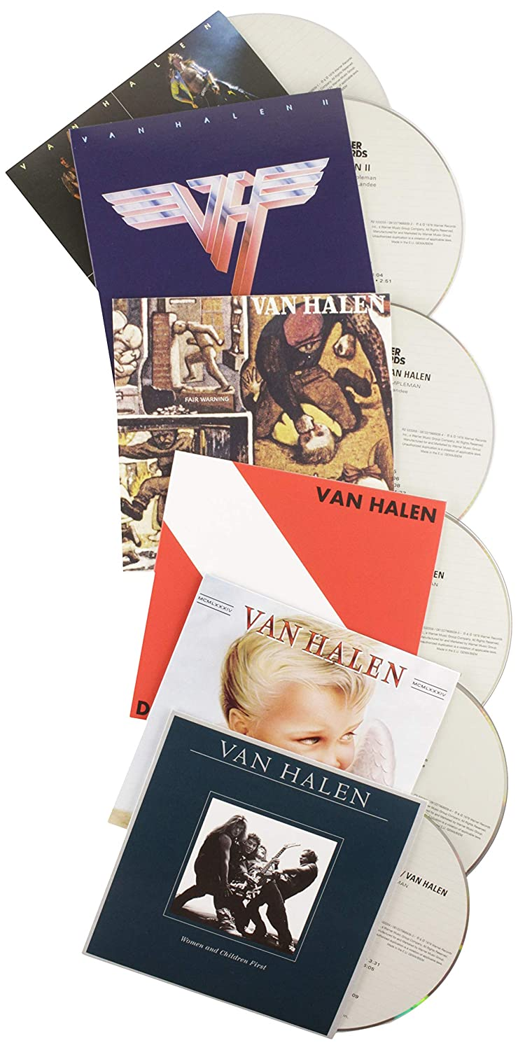 Több Van Halen album borítója és CD-je egymásra rakva. A borítók a zenekar logóját és a borítót mutatják.