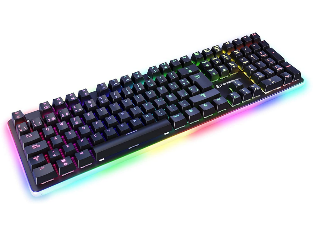 Teclado negro con teclas iluminadas. Tiene un borde de luz arcoíris. El fondo es blanco.