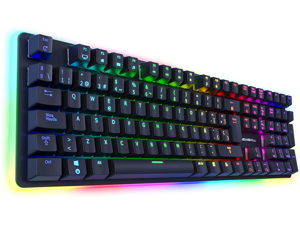 Teclado gaming con iluminación RGB y teclas multicolores. Teclas negras.
