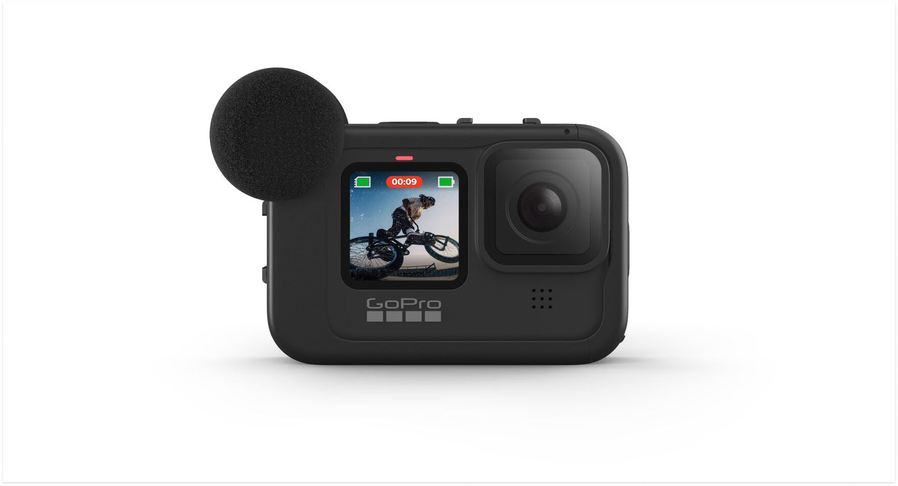 Fekete GoPro kamera mikrofonnal, kijelzővel.