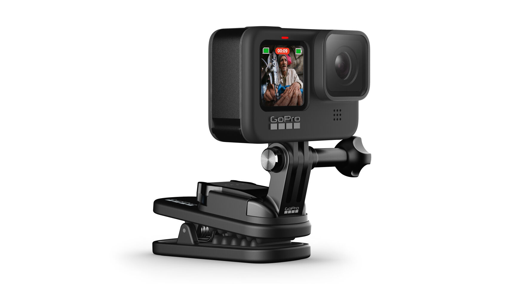 Fekete GoPro kamera klipsszel. A kamera képernyőt és GoPro logót mutat.