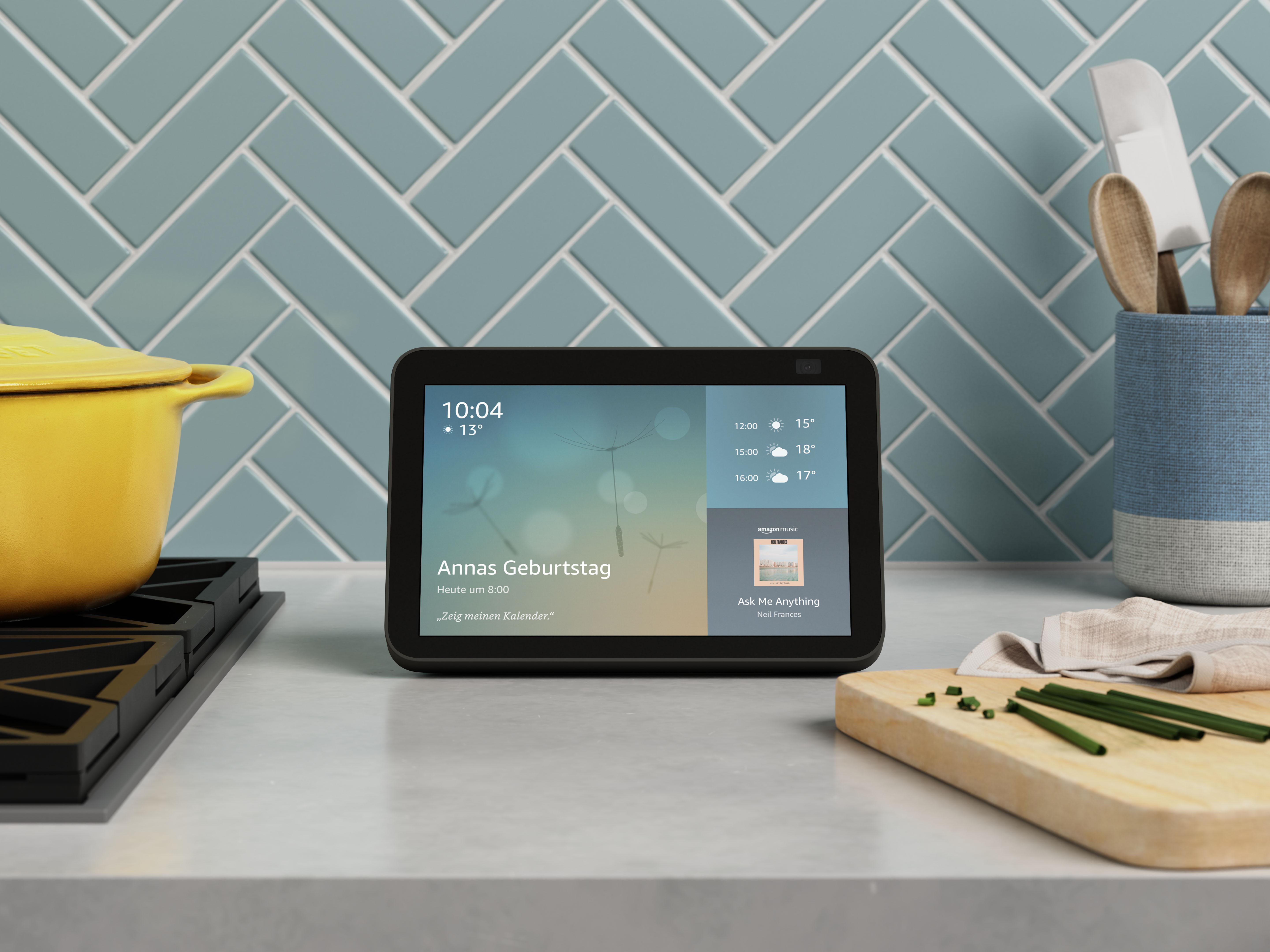 Ein Smart Display mit Digitaluhr und Kalender.