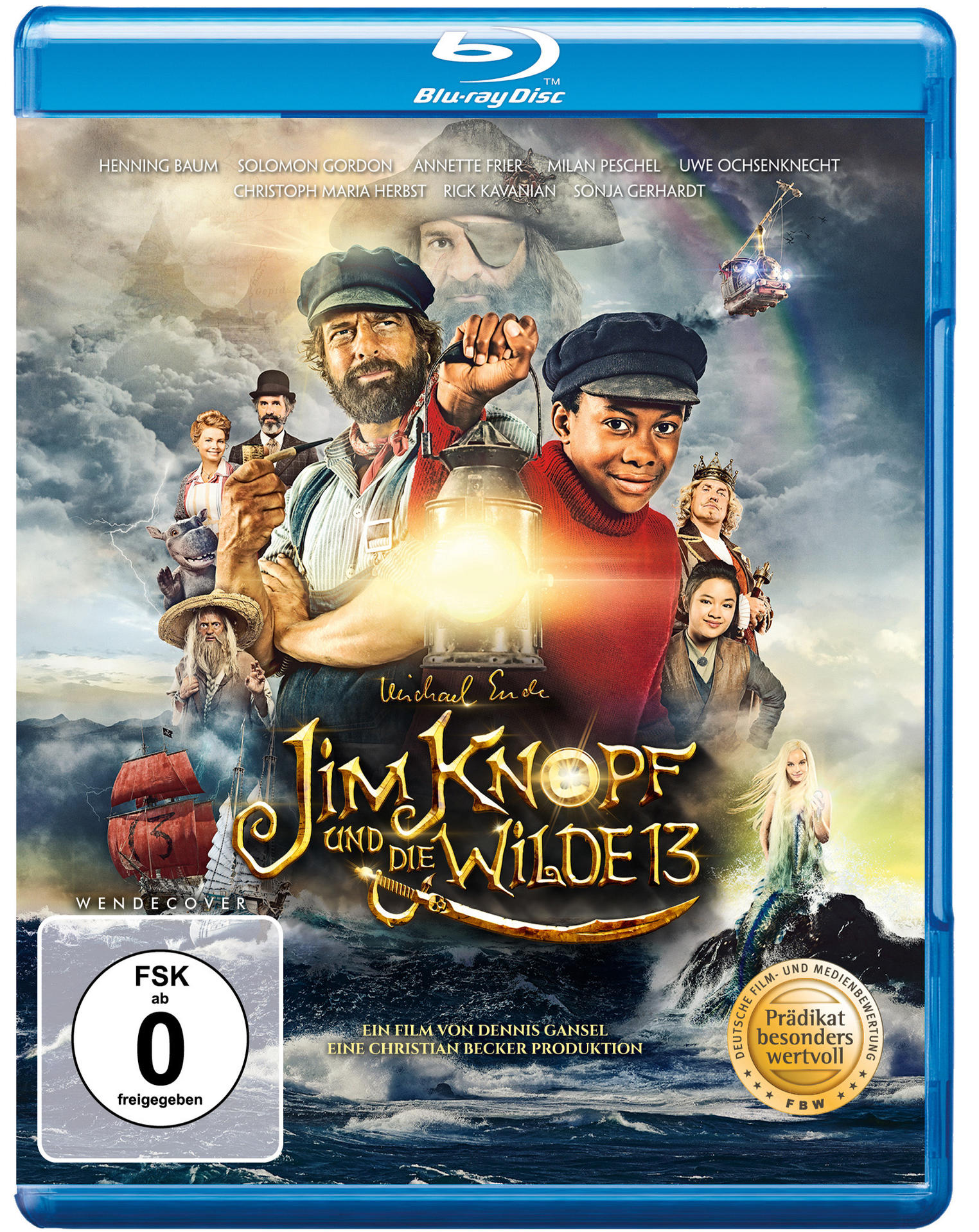 Jim Knopf DVD: Männer mit Laterne, Schiff und Junge mit Mütze. Meer und Himmel im Hintergrund.