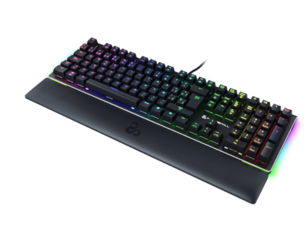 Un teclado negro con teclas retroiluminadas y reposamuñecas. Las teclas son coloridas.
