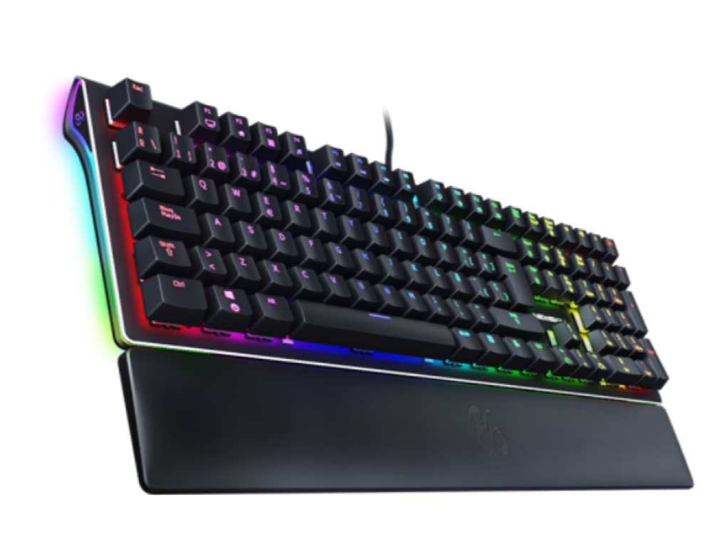 Un teclado negro con iluminación RGB en los bordes y reposamuñecas. Las teclas son negras.