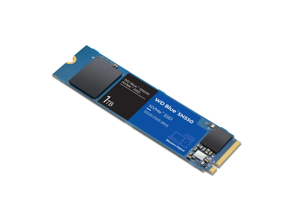 Un SSD NVMe WD Blue SN550 sobre un fondo negro. El SSD es azul y tiene el logo WD Blue.