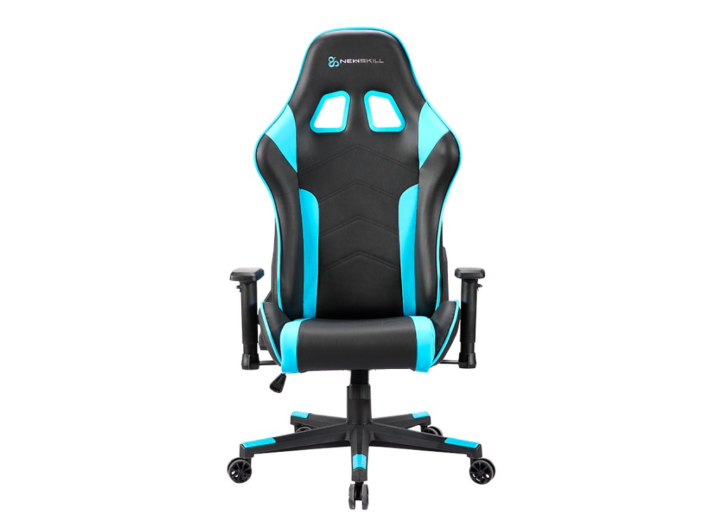 Silla gaming azul y negra sobre fondo blanco.