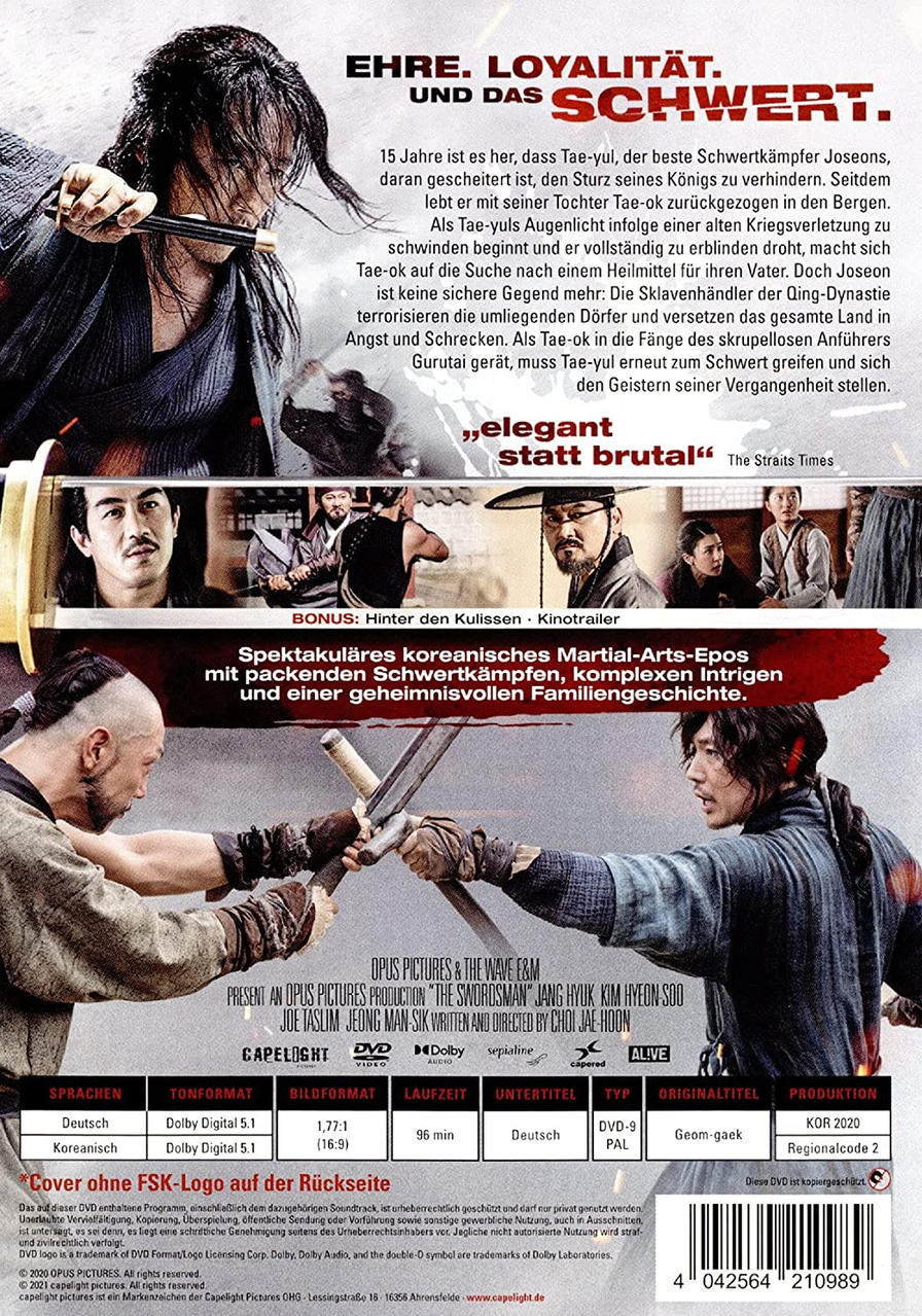 Filmposter eines Mannes mit Schwertern im Kampf. Text auf Deutsch. Dunkle Farben und Action.