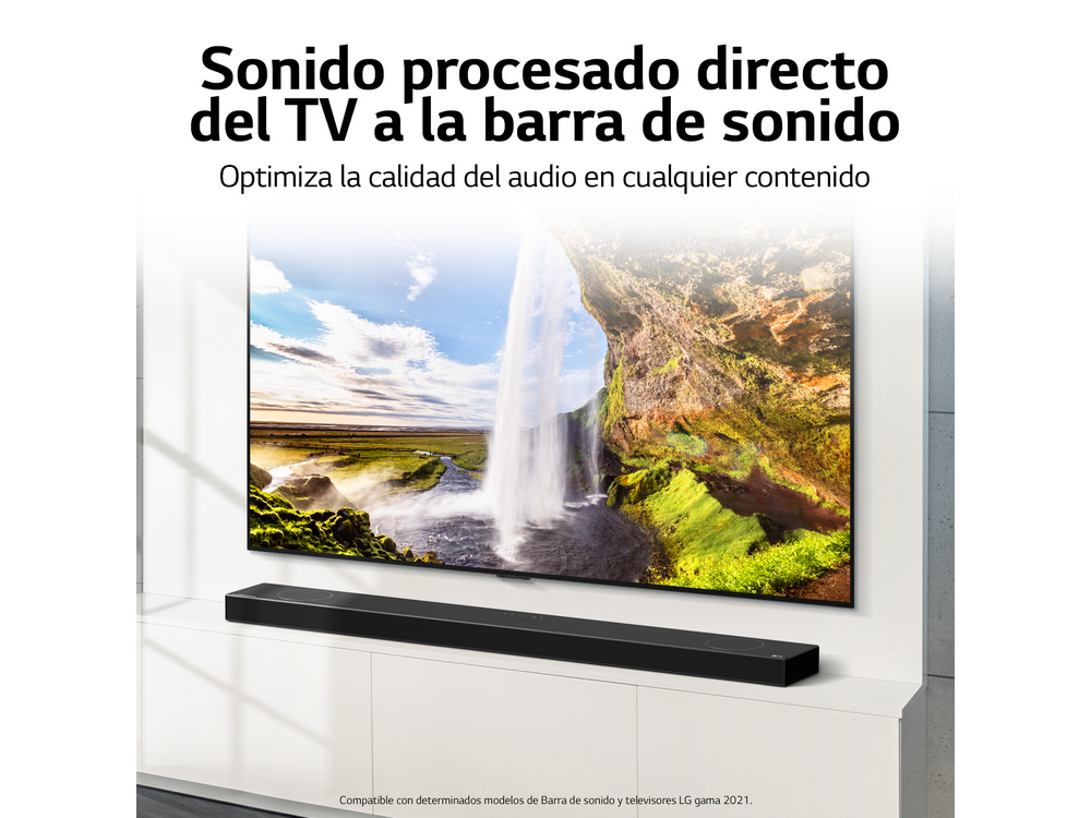 Un televisor muestra un paisaje. Una barra de sonido se coloca debajo. Texto: Sonido procesado directamente del televisor a la barra de sonido.
