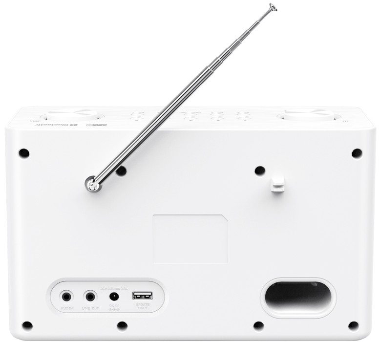 Witte radio met antenne, AUX-ingang, line-out, DC-ingang en USB-poorten.