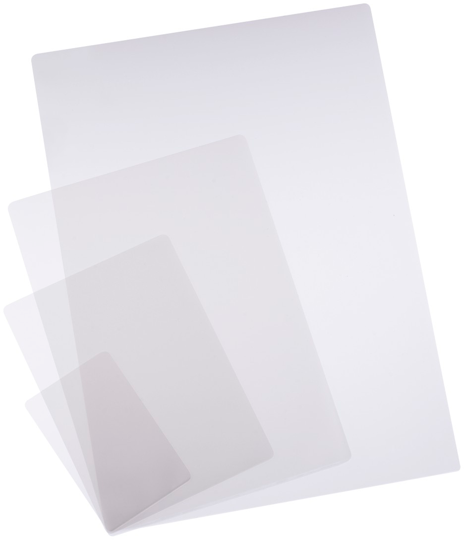 Blätter aus transparentem Kunststoff sind geschichtet. Die Blätter sind rechteckig und diagonal angeordnet.