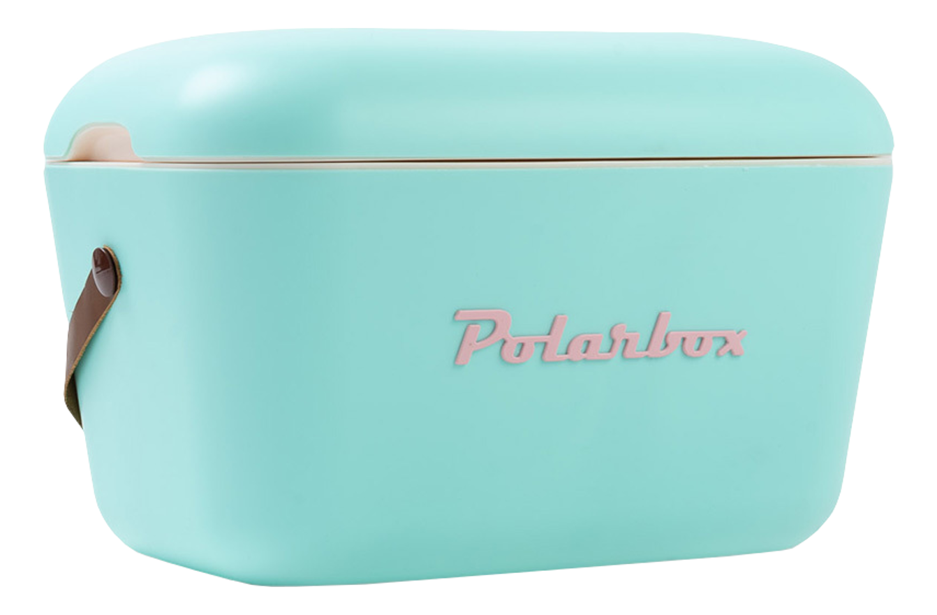 Une glacière rectangulaire bleu clair avec le mot 'Polarbox' en rose sur le devant.