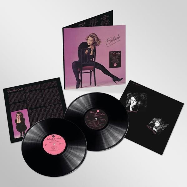 Vinil lemez album két lemezzel. Album borítót, szöveget és egy fekete ruhás nőről készült fotót tartalmaz.