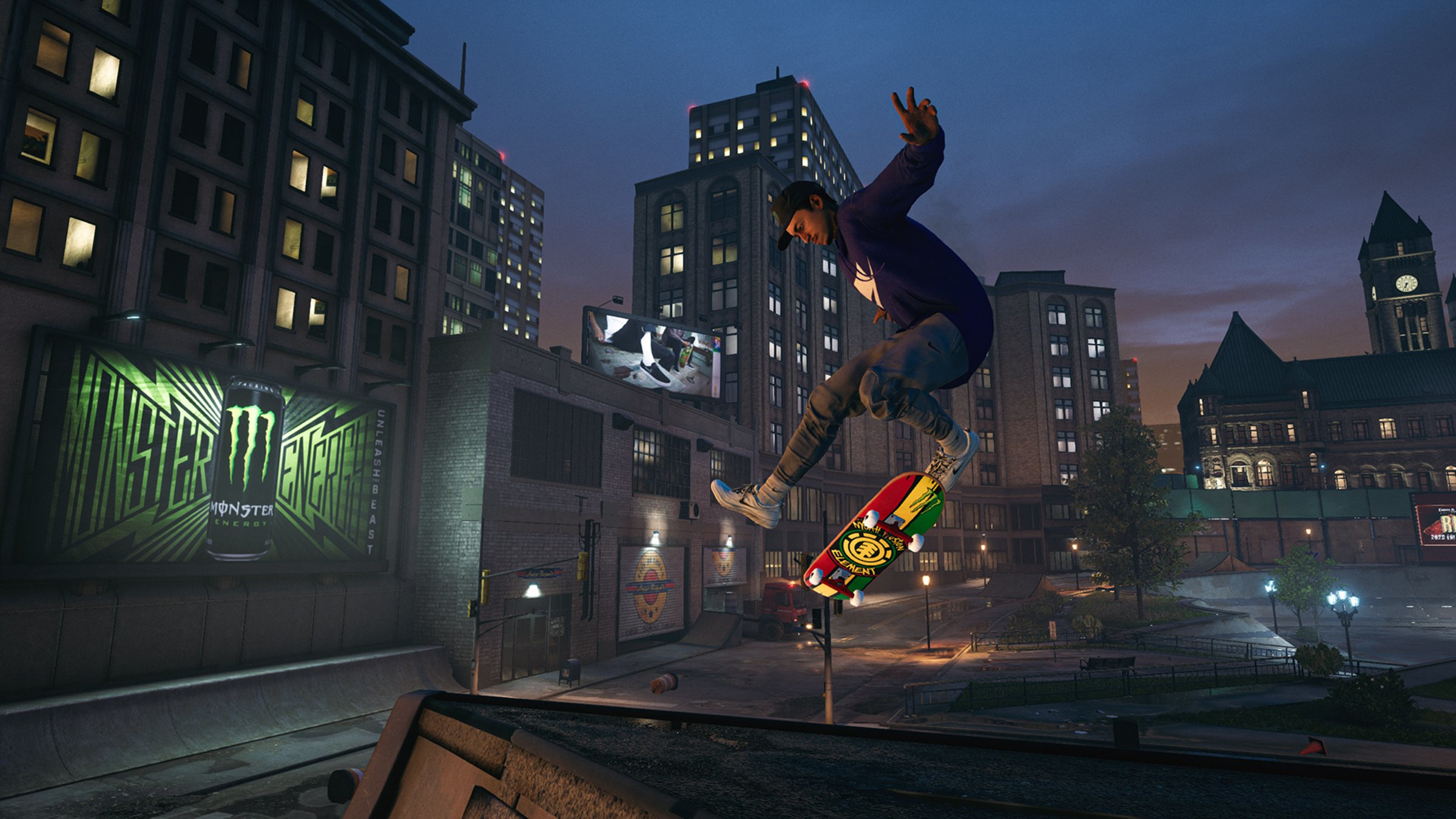 Uno skater a mezz'aria che esegue un trick, con edifici della città e un cartellone pubblicitario sullo sfondo.