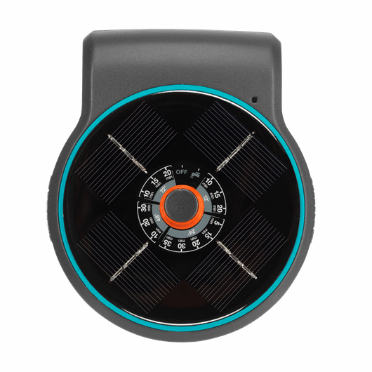 Ein schwarzer und blauer kreisförmiger Sprinkler-Timer mit Digitalanzeige und Sonnenkollektoren.