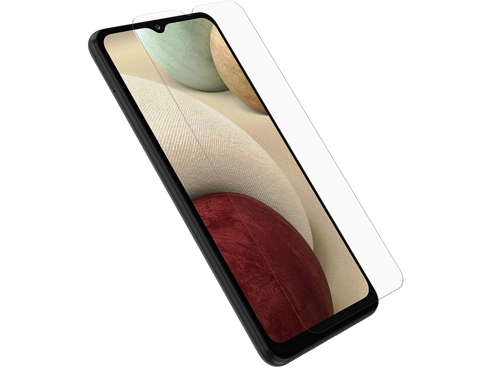 Smartphone con protector de pantalla aplicado.