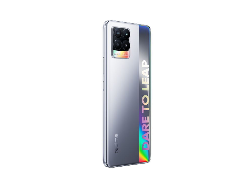 Teléfono Realme plateado, vertical, con cuatro cámaras traseras y "DARE TO LEAP".