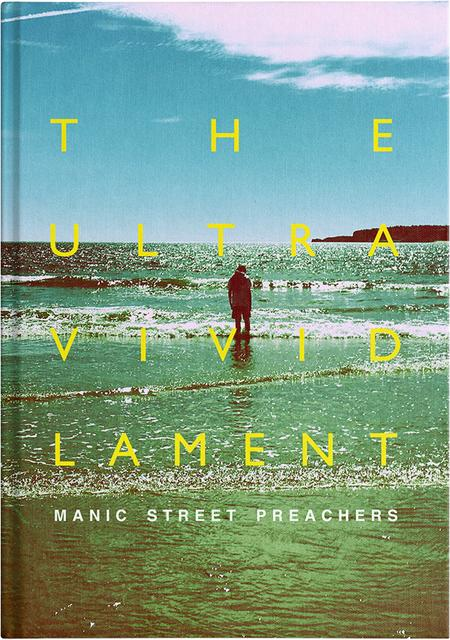 Couverture du livre : 'The Ultra Vivid Lament'. Une personne se tient dans l'eau, texte jaune, ciel bleu et mer verte.