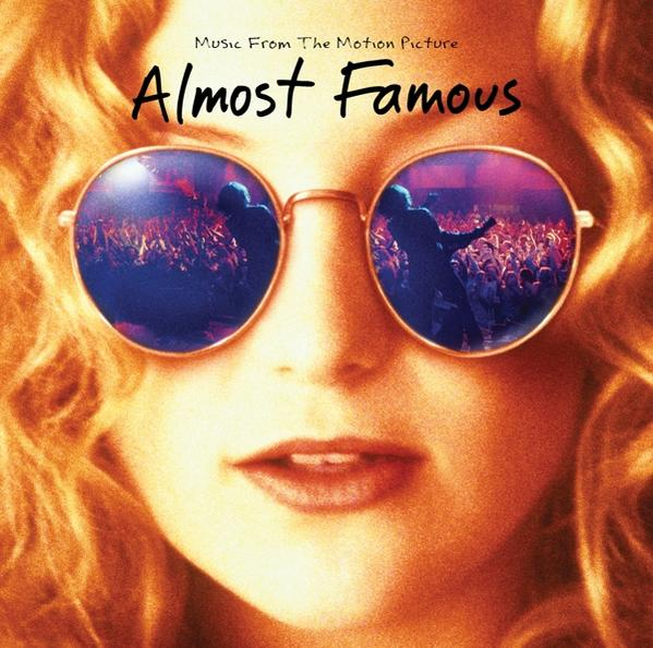Albumhoes met een vrouwengezicht met zonnebril. Reflecteert een menigte bij een concert.