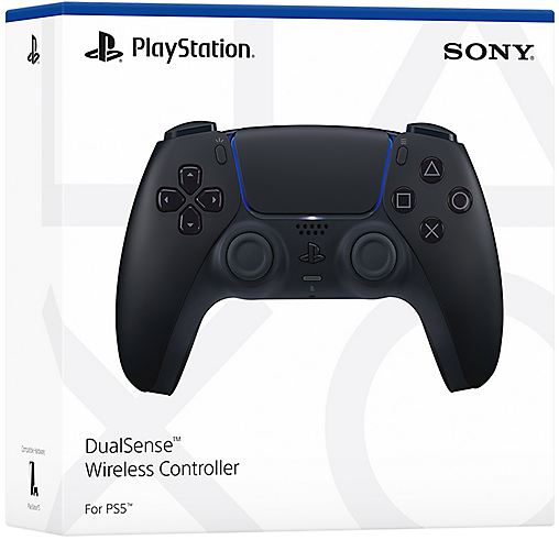 Een zwarte DualSense draadloze controller voor PS5 wordt weergegeven op een witte doos. De doos heeft PlayStation- en Sony-logo's.