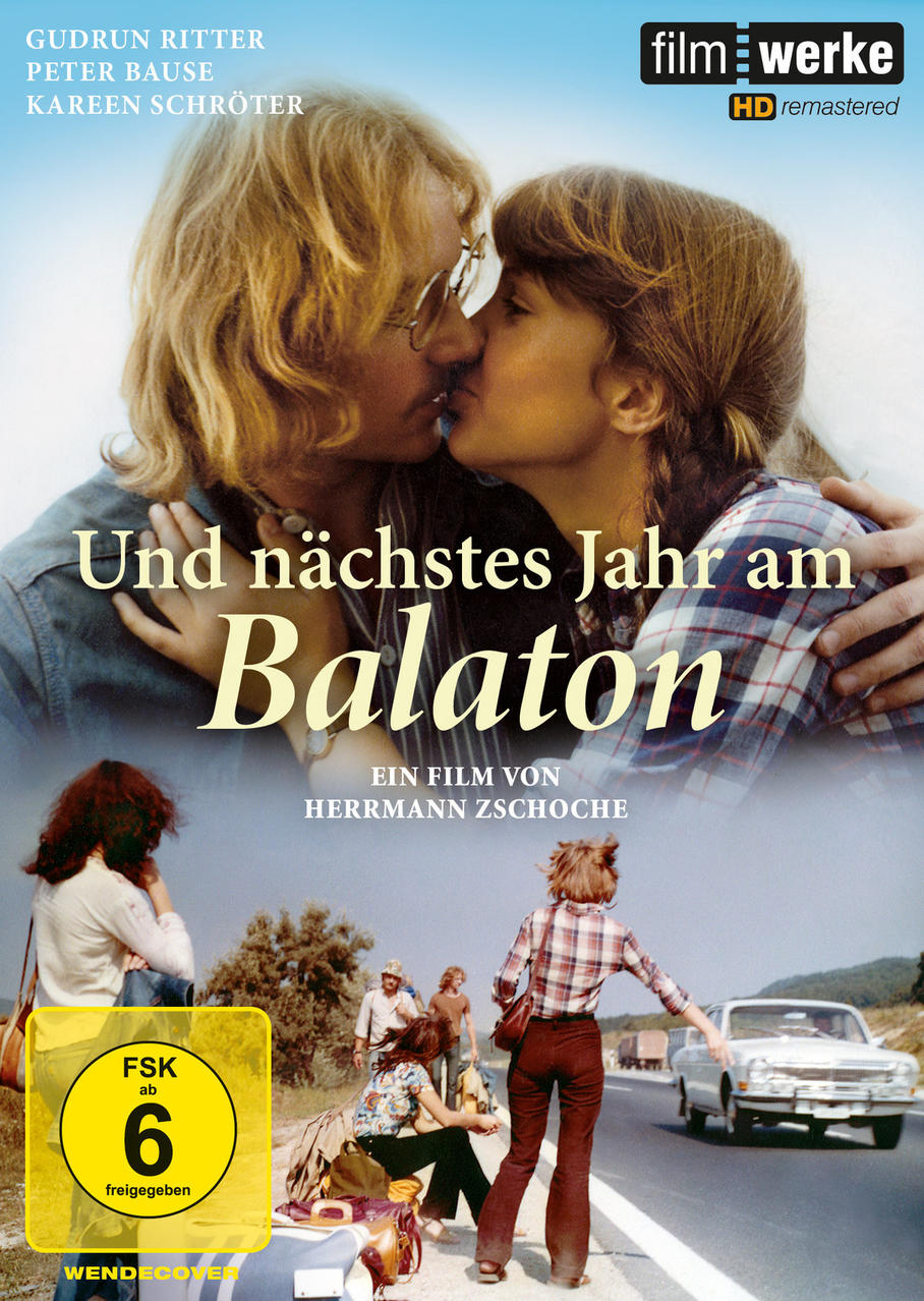 Filmposter von 'Und nächstes Jahr am Balaton'. Ein küssendes Paar, andere auf einer Straße im Hintergrund.