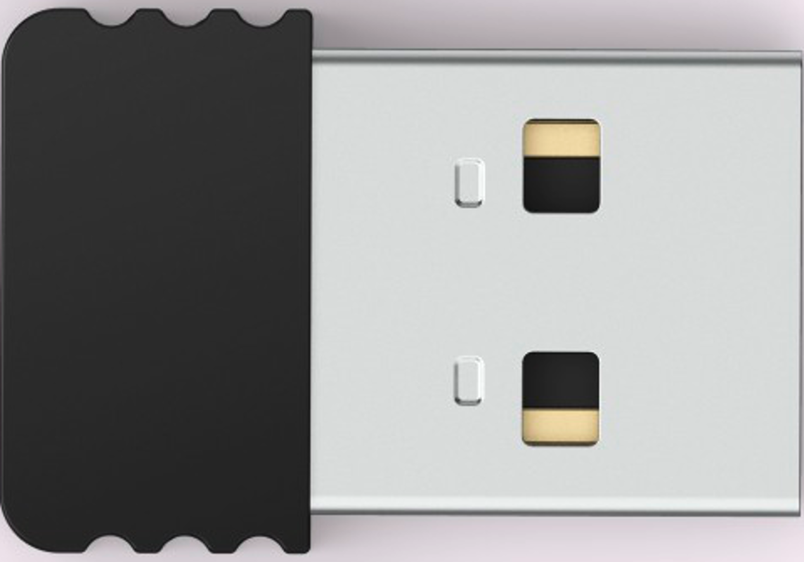USB-Dongle, schwarz und silber. Nahaufnahme des USB-Anschlusses.