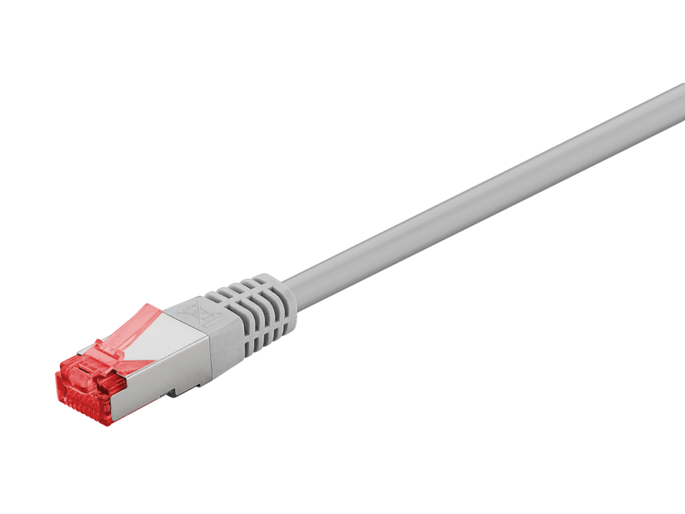 Un cable Ethernet gris con un conector rojo, sobre un fondo blanco.