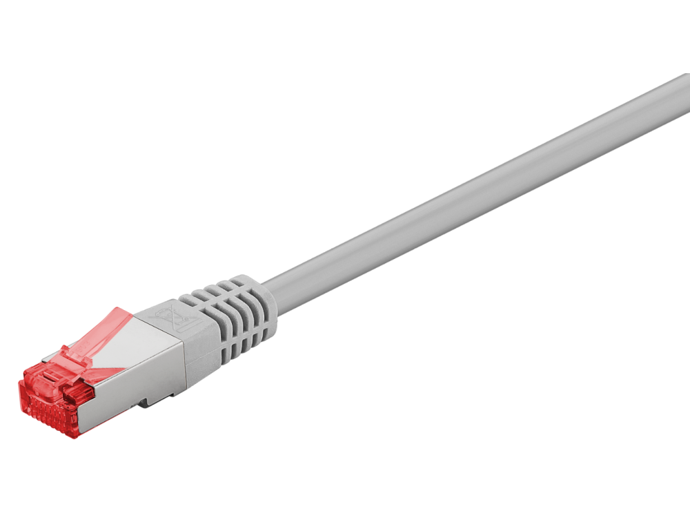 Un cable de red gris con un conector rojo en el extremo, aislado sobre fondo blanco.