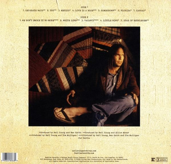 Neil Young bakelit lemezalbumjának hátoldala. Tartalmazza a dalcímeket, a stáblistát és Neil Young fotóját.