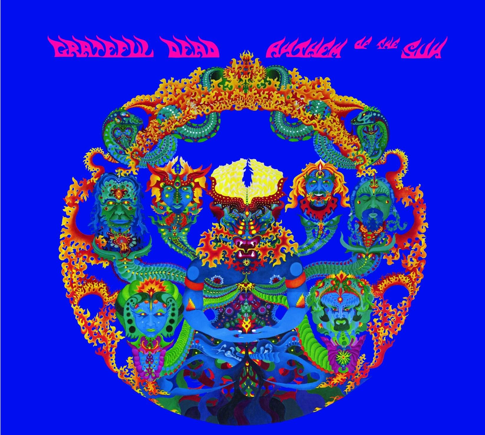 Színes pszichedelikus művészet kék alapon. Központi figura arcokkal és kígyókkal körülvéve. Cím: Anthem of the Sun, zenekar: Grateful Dead.