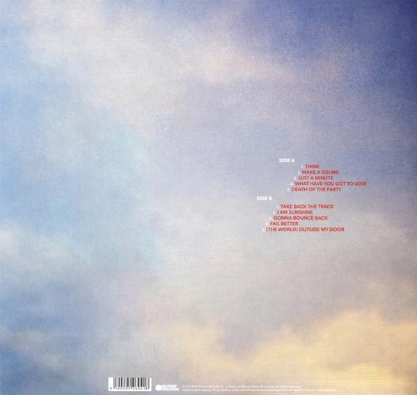 Albumcover mit Himmels Hintergrund. Text listet Songtitel auf der rechten Seite auf.