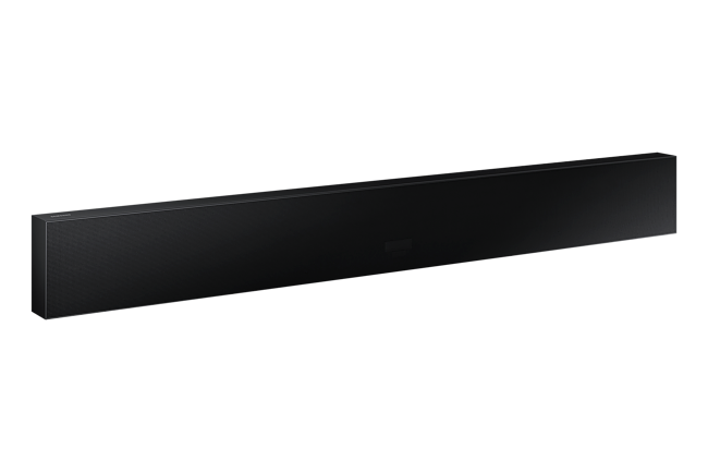 Schwarze Samsung Soundbar. Sie ist lang und rechteckig, mit Samsung darauf geschrieben.