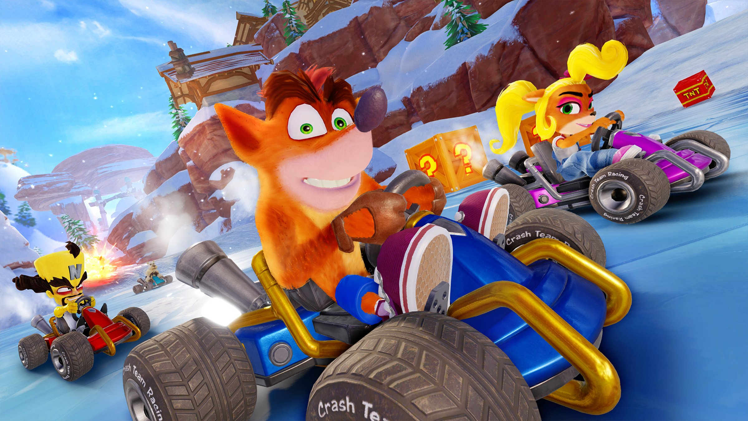 Scène de course de kart Crash Bandicoot. Personnages en karts sur une piste enneigée avec TNT et caisses.
