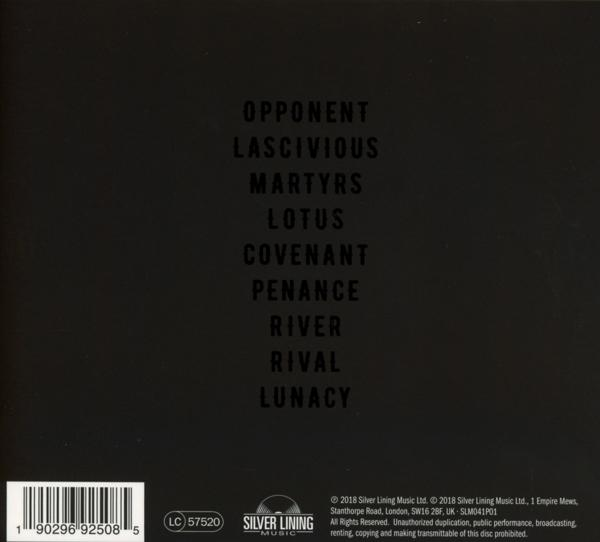 Schwarzer Hintergrund mit weißem Text, der Songtitel auflistet.
