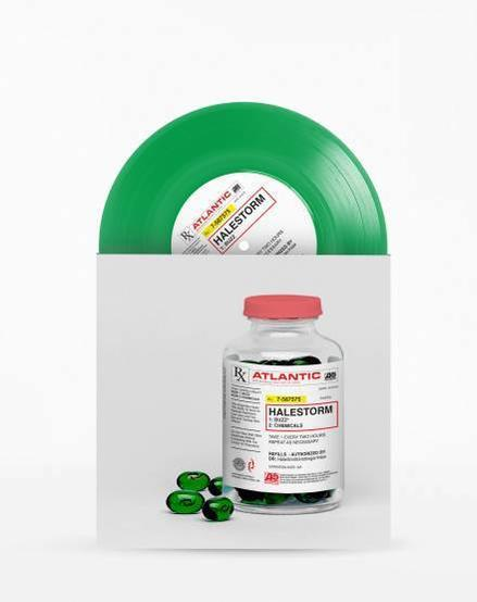 Albumcover: Grüne Schallplatte über einer Pillenflasche. Aufschrift: Halestorm, Bazz & Chemicals.