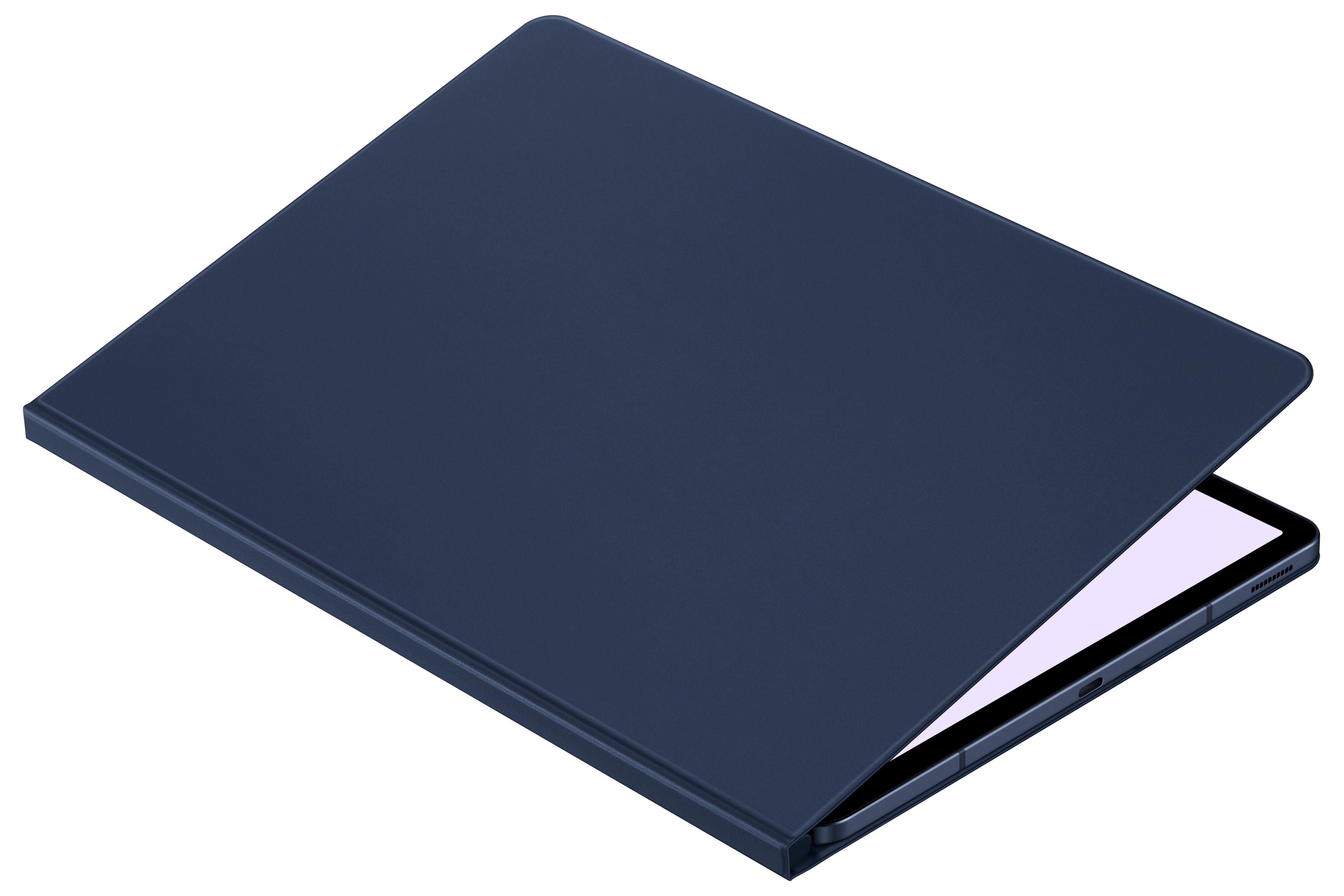 Eine dunkelblaue Tablethülle, wobei das Tablet teilweise sichtbar ist. Es liegt auf einer weißen Oberfläche.