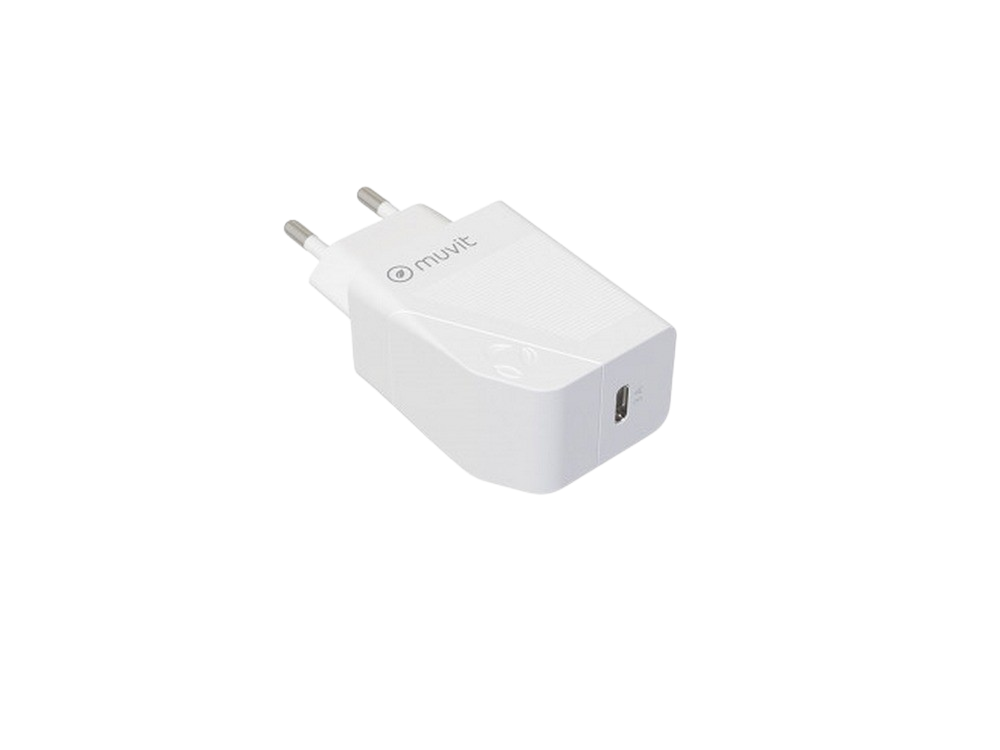 Cargador Muvit blanco con puerto USB-C, sobre fondo negro.