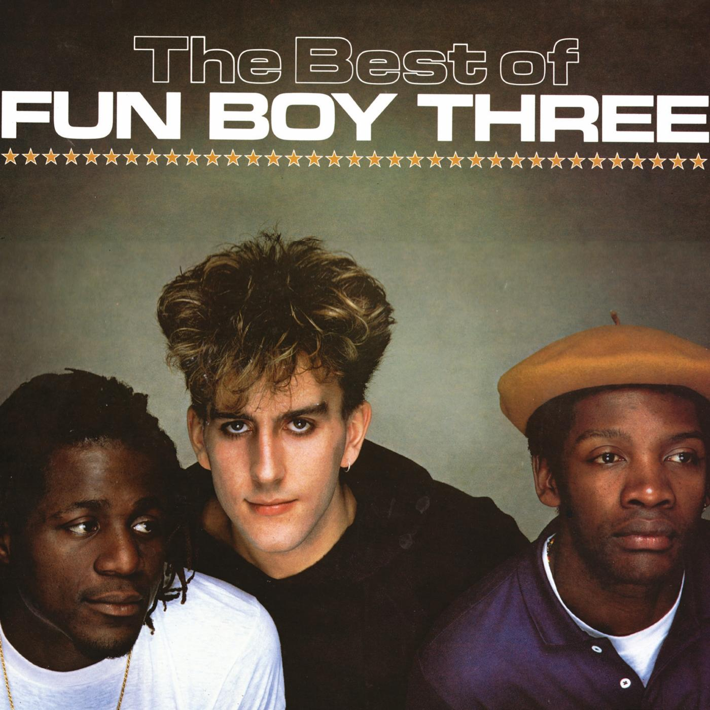 A The Best of Fun Boy Three album borítója három férfival egy szürke háttér előtt.