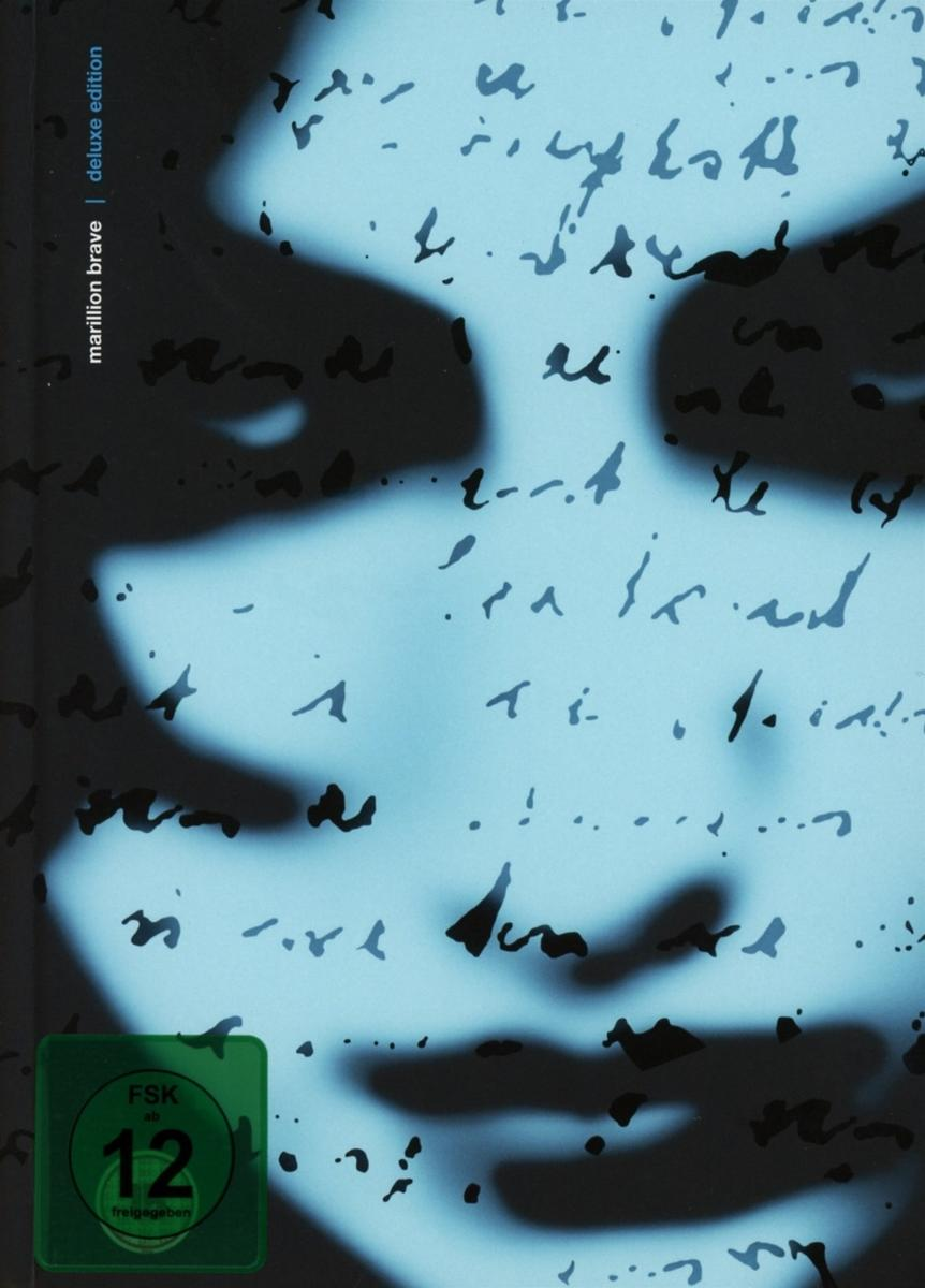 Album borító homályos arccal, írással, a 'marillion brave deluxe edition' felirattal.