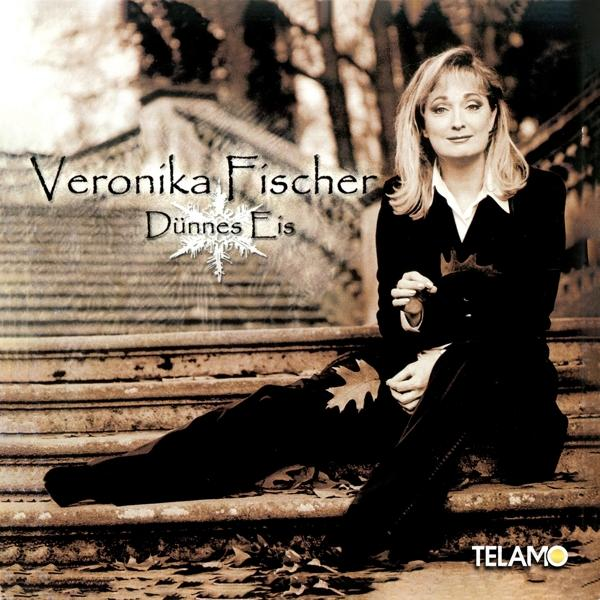 Veronika Fischer Albumcover. Frau auf Treppe, Herbstblätter, schwarzer Anzug, Text.