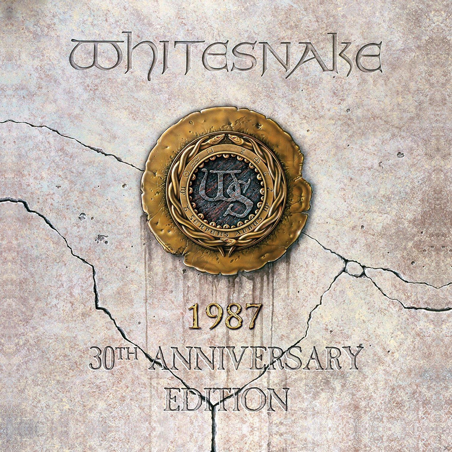 Albumcover mit goldenem Emblem auf rissigem Steinhintergrund, darüber "WHITESNAKE" und darunter "1987 30TH ANNIVERSARY EDITION".
