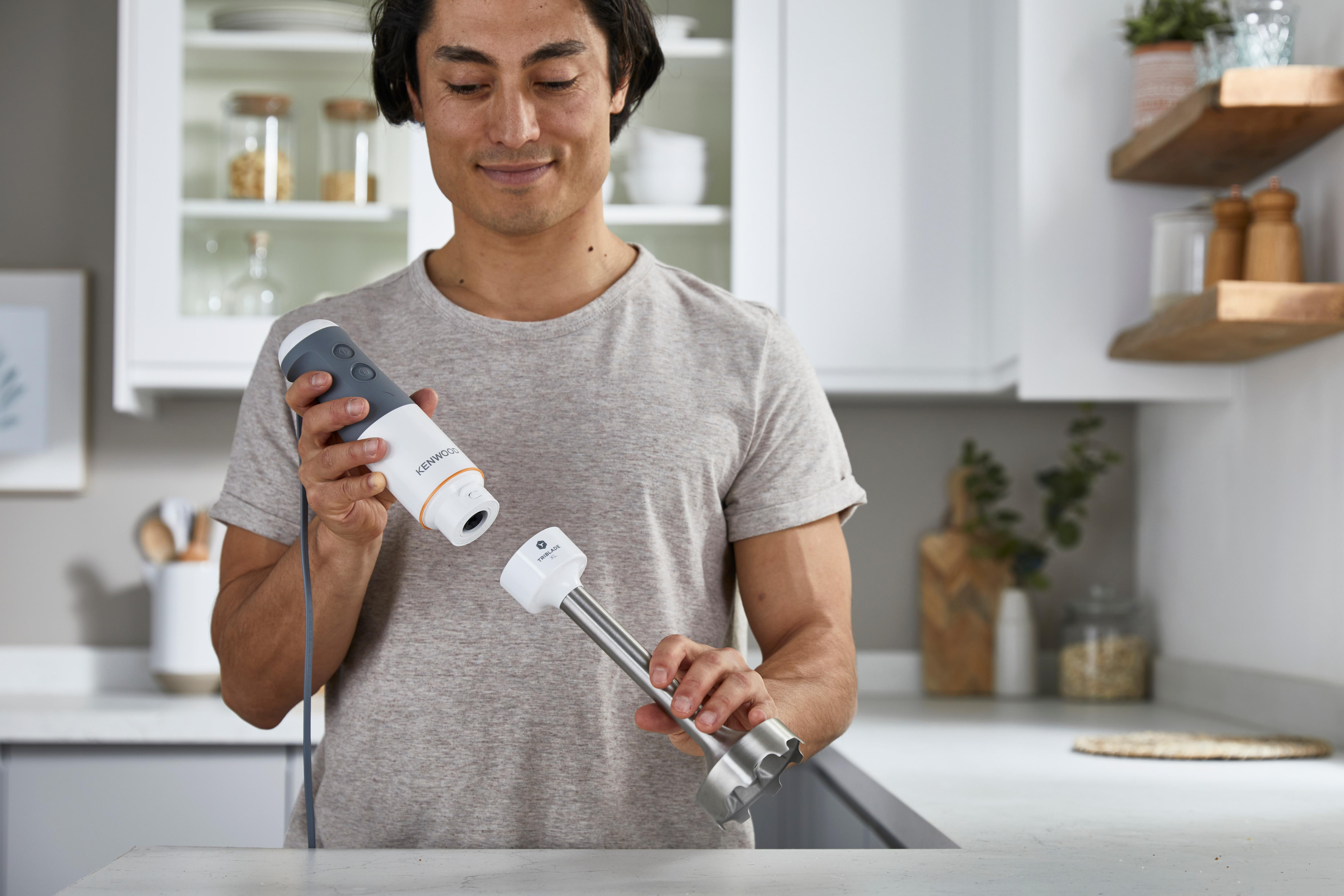 KENWOOD Triblade XL HBM40.006WH Pürierstab mit Zubehör-Set, Turbofunktion, Stabmixer Weiß/Grau (850 Watt, 700 ml Mix- und Messbecher)
